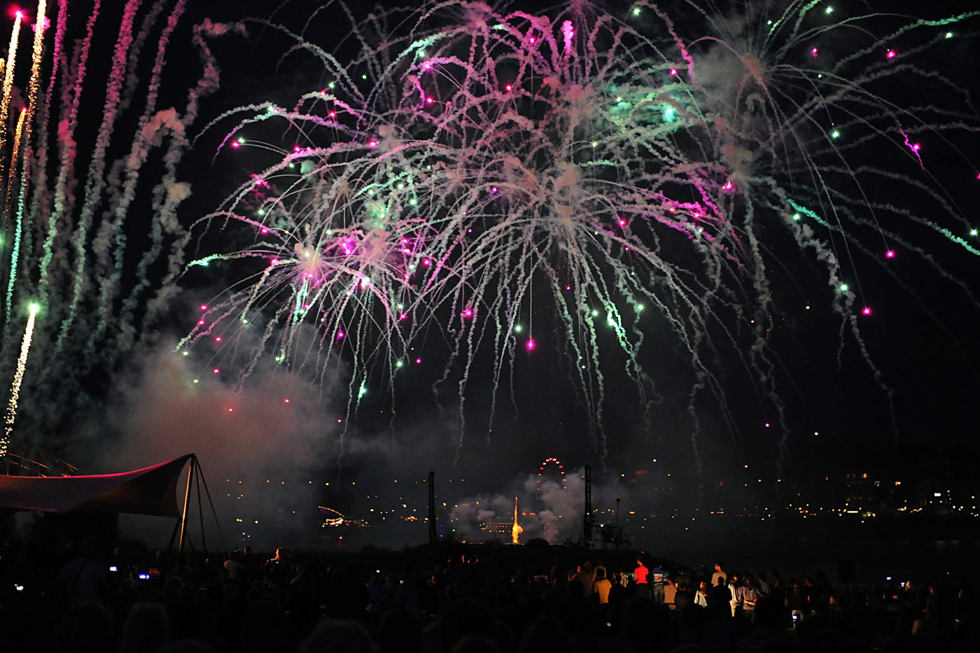 Festival op het eiland | Waal in vlammen