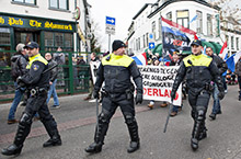 Pegida Nederland en tegendemonstranten in Nijmegen
